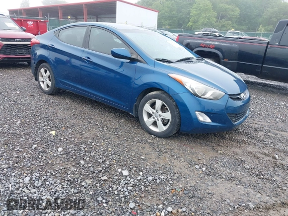 2013 Hyundai Elantra GLS z VIN KMHDH4AE8DU971690, wystawiony jako IAAI lot #42337320 z przebiegiem 114 313 mil mil oraz . Historia ofert i sprzedaży dostępna na DreamBid. Obrazek 1.