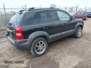 2005 Hyundai Tucson GLS with VIN KM8JN12D55U053476, listed as a IAAI auction lot 42118213 with 202,475 mi miles. Bid and sale history available at carsss.com. Image 4.