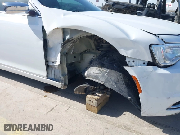 2019 Chrysler 300 Touring with VIN 2C3CCAAG0KH505545, listed as a IAAI auction lot 41679928 with 68,643 mi miles. Bid and sale history available at carsss.com. Image 6.