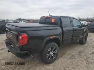 2024 GMC Canyon 4WD AT4 z VIN 1GTP6DEK1R1185858, wystawiony jako Copart lot #45866495 z przebiegiem 2069 mil mil oraz Szkody całkowita. Historia ofert i sprzedaży dostępna na DreamBid. Obrazek 3.
