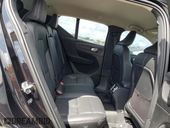 2021 Volvo XC40 Momentum z VIN YV4AC2HK5M2458900, wystawiony jako Copart lot #73645094 z przebiegiem 27 965 mil mil oraz Szkoda całkowita • Salvage title. Historia ofert i sprzedaży dostępna na DreamBid. Obrazek 11.