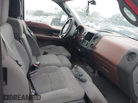 2005 Ford F-150 XLT z VIN 1FTPX145X5FA63049, wystawiony jako IAAI lot #42632000 z przebiegiem 106 348 mil mil oraz . Historia ofert i sprzedaży dostępna na DreamBid. Obrazek 5.