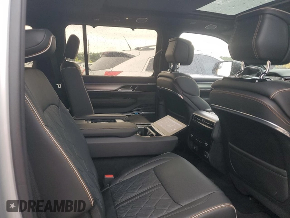 2023 Jeep Grand Wagoneer Series III with VIN 1C4SJVGP8PS514392, listed as a Copart auction lot 62769715 with 3,915 mi miles and Salvage title. Bid and sale history available at DreamBid. Image 11.