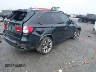 2015 BMW X5 xDrive50i z VIN 5UXKR6C56F0J78575, wystawiony jako IAAI lot #41933018 z przebiegiem Nie podano mil oraz . Historia ofert i sprzedaży dostępna na DreamBid. Obrazek 4.