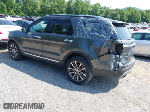 2017 Ford Explorer Platinum z VIN 1FM5K8HT0HGB85923, wystawiony jako IAAI lot #42399738 z przebiegiem 107 592 mil mil oraz . Historia ofert i sprzedaży dostępna na DreamBid. Obrazek 3.