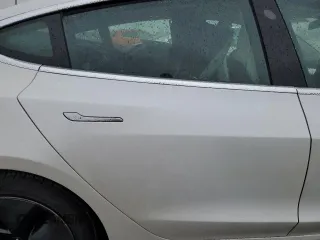 2020 Tesla Model 3 Standard Range Plus z VIN 5YJ3E1EA0LF710043, wystawiony jako Copart lot #51627855 z przebiegiem Nie podano mil oraz Szkoda całkowita • Salvage title. Historia ofert i sprzedaży dostępna na DreamBid. Obrazek 10.