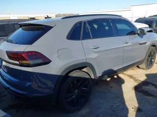 2021 Volkswagen Atlas SEL Premium with VIN 1V2TE2CAXMC215550, listed as a IAAI auction lot 41579665 with 55,264 mi miles and . Bid and sale history available at DreamBid. Image 4.
