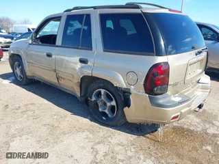 2006 Chevrolet TrailBlazer LS with VIN 1GNDS13S462328945, listed as a IAAI auction lot 41587684 with 232,076 mi miles. Bid and sale history available at carsss.com. Image 3.