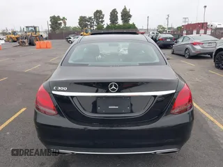 2019 Mercedes-Benz C 300 with VIN 55SWF8DBXKU302515, listed as a IAAI auction lot 42487124 with Not provided miles and . Bid and sale history available at DreamBid. Image 16.