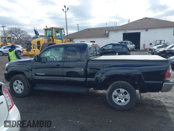2013 Toyota Tacoma with VIN 5TFUU4EN4DX050303, listed as a IAAI auction lot 41833470 with 117,371 mi miles and . Bid and sale history available at DreamBid. Image 14.