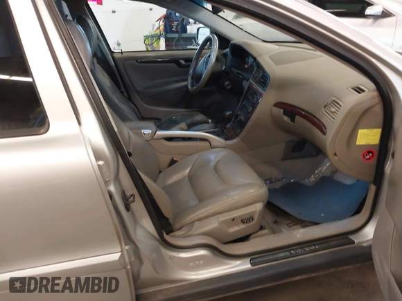 2005 Volvo XC70 with VIN YV1SZ592651196201, listed as a IAAI auction lot 41507550 with 244,252 mi miles and . Bid and sale history available at DreamBid. Image 5.