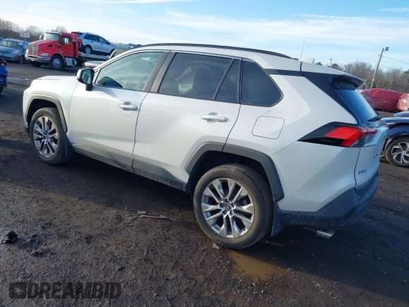 2021 Toyota RAV4 XLE Premium z VIN 2T3A1RFV2MW217009, wystawiony jako IAAI lot #41526066 z przebiegiem 36 619 mil mil oraz . Historia ofert i sprzedaży dostępna na DreamBid. Obrazek 3.