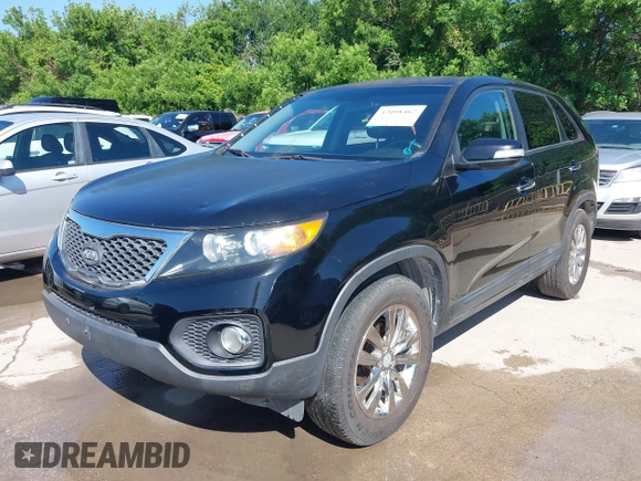 2011 Kia Sorento EX with VIN 5XYKU4A17BG021131, listed as a IAAI auction lot 42098467 with 135,927 mi miles. Bid and sale history available at carsss.com. Image 2.
