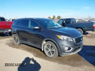 2018 Kia Sorento EX z VIN 5XYPHDA52JG346569, wystawiony jako IAAI lot #40932087 z przebiegiem 121 836 mil mil oraz . Historia ofert i sprzedaży dostępna na DreamBid. Obrazek 1.