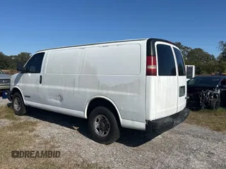 2003 GMC Savana Cargo z VIN 1GTHG35U431113170, wystawiony jako Copart lot #88987945 z przebiegiem 293 807 mil mil oraz Tytuł czysty. Historia ofert i sprzedaży dostępna na DreamBid. Obrazek 3.