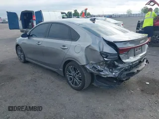 2023 Kia Forte GT-Line z VIN 3KPF54ADXPE665459, wystawiony jako IAAI lot #42102849 z przebiegiem 31 554 mil mil oraz . Historia ofert i sprzedaży dostępna na DreamBid. Obrazek 3.
