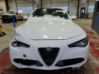 2020 Alfa Romeo Giulia Ti Sport with VIN ZARFANBN1L7636408, listed as a Copart auction lot 88179835 with 31,604 mi miles and Salvage Title. Bid and sale history available at carsss.com. Image 5.