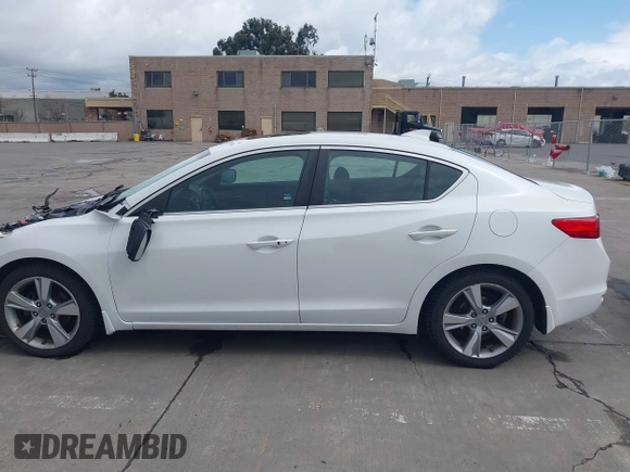 2014 Acura ILX with VIN 19VDE1F34EE000679, listed as a IAAI auction lot 41799014 with 136,514 mi miles. Bid and sale history available at carsss.com. Image 14.