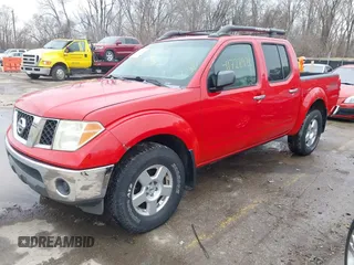 2006 Nissan Frontier SE z VIN 1N6AD07W96C455744, wystawiony jako IAAI lot #41728920 z przebiegiem 176 107 mil mil oraz . Historia ofert i sprzedaży dostępna na DreamBid. Obrazek 18.