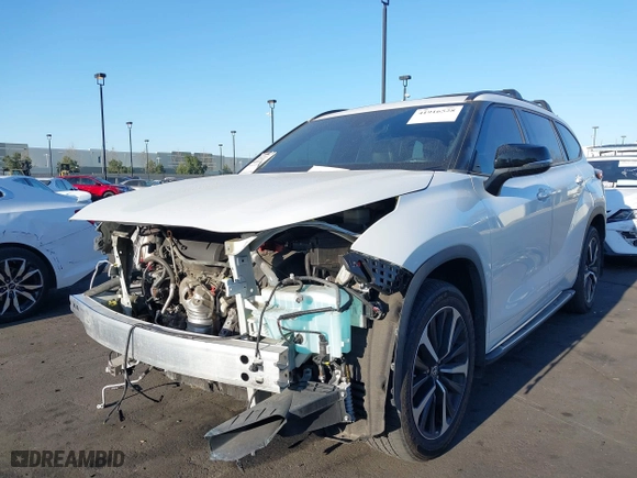 2022 Toyota Highlander XSE with VIN 5TDJZRAH4NS118124, listed as a IAAI auction lot 41916528 with 41,778 mi miles. Bid and sale history available at carsss.com. Image 18.