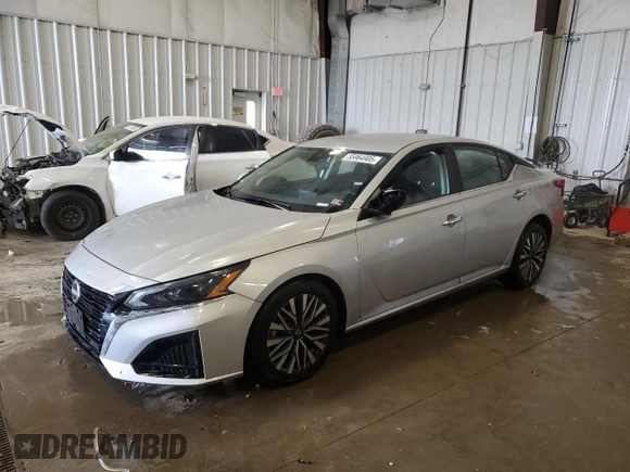 2023 Nissan Altima SV z VIN 1N4BL4DV5PN363135, wystawiony jako Copart lot #55964905 z przebiegiem 52 478 mil mil oraz Czysty tytuł • Clean title. Historia ofert i sprzedaży dostępna na DreamBid. Obrazek 1.