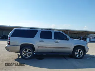 2007 Chevrolet Suburban LTZ z VIN 3GNFC16J57G103628, wystawiony jako IAAI lot #42373026 z przebiegiem 293 570 mil mil oraz . Historia ofert i sprzedaży dostępna na DreamBid. Obrazek 14.