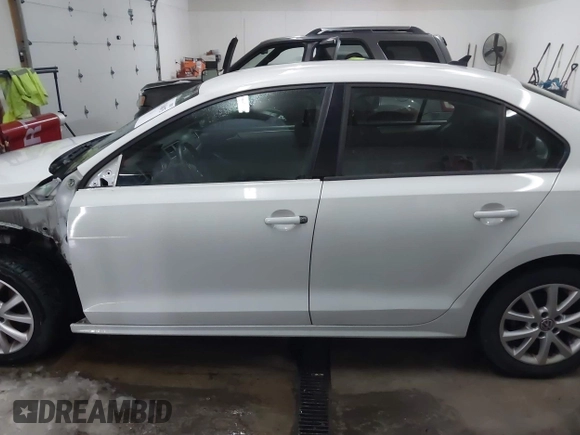 2015 Volkswagen Jetta Sport with VIN 3VWD17AJ1FM402112, listed as a IAAI auction lot 41368075 with 137,558 mi miles and . Bid and sale history available at DreamBid. Image 15.