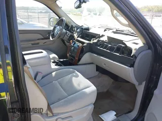 2007 Chevrolet Avalanche LTZ z VIN 3GNEC12J67G110914, wystawiony jako IAAI lot #41933097 z przebiegiem 197 230 mil mil oraz . Historia ofert i sprzedaży dostępna na DreamBid. Obrazek 5.