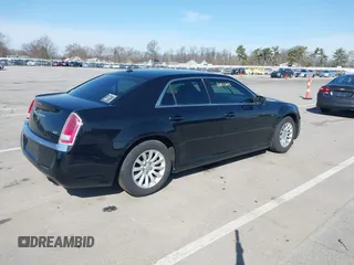 2012 Chrysler 300 z VIN 2C3CCAAG8CH245879, wystawiony jako IAAI lot #41811243 z przebiegiem 177 634 mil mil oraz . Historia ofert i sprzedaży dostępna na DreamBid. Obrazek 4.