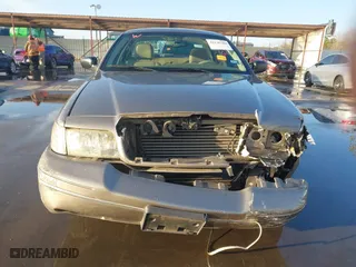 2005 Ford Crown Victoria LX with VIN 2FAFP74W55X130190, listed as a IAAI auction lot 41138306 with 122,738 mi miles. Bid and sale history available at carsss.com. Image 6.
