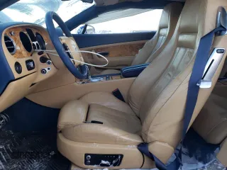 2005 Bentley Continental GT GT z VIN SCBCR63W25C029921, wystawiony jako Copart lot #70390602 z przebiegiem 90 067 mil mil oraz . Historia ofert i sprzedaży dostępna na DreamBid. Obrazek 7.