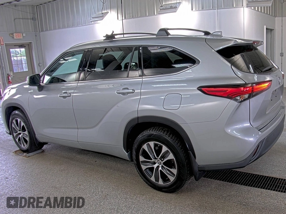 2021 Toyota Highlander XLE with VIN 5TDHZRBH0MS558143, listed as a IAAI auction lot 42859323 with 41,722 mi miles and . Bid and sale history available at DreamBid. Image 28.