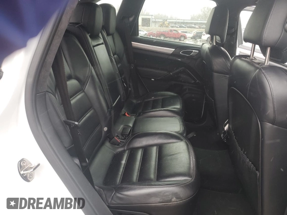 2015 Porsche Cayenne Turbo z VIN WP1AC2A26FLA80496, wystawiony jako Copart lot #47559825 z przebiegiem 75 169 mil mil oraz Czysty tytuł • Clean title. Historia ofert i sprzedaży dostępna na DreamBid. Obrazek 11.