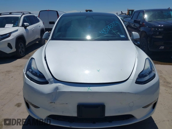 2022 Tesla Model Y Long Range z VIN 7SAYGDEE3NF426481, wystawiony jako IAAI lot #42076729 z przebiegiem 21 648 mil mil oraz . Historia ofert i sprzedaży dostępna na DreamBid. Obrazek 12.
