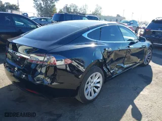 2018 Tesla Model S 75D with VIN 5YJSA1E26JF275543, listed as a IAAI auction lot 40922883 with 111,624 mi miles. Bid and sale history available at carsss.com. Image 4.
