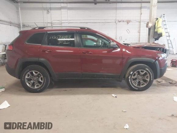 2019 Jeep Cherokee Trailhawk z VIN 1C4PJMBX0KD361981, wystawiony jako IAAI lot #42074093 z przebiegiem 56 989 mil mil oraz . Historia ofert i sprzedaży dostępna na DreamBid. Obrazek 13.