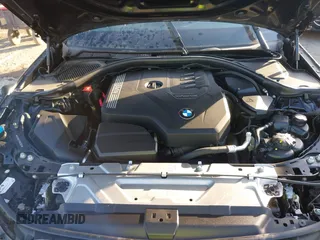 2023 BMW 3 Series 330i xDrive z VIN 3MW89FF09P8D19011, wystawiony jako IAAI lot #41957190 z przebiegiem 41 681 mil mil oraz . Historia ofert i sprzedaży dostępna na DreamBid. Obrazek 10.