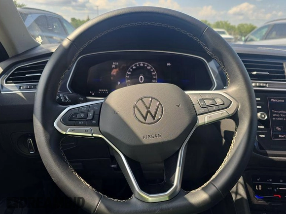 2024 Volkswagen Tiguan SE z VIN 3VV3B7AX3RM106966, wystawiony jako IAAI lot #42809081 z przebiegiem 32 302 mil mil oraz . Historia ofert i sprzedaży dostępna na DreamBid. Obrazek 22.