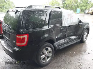 2011 Ford Escape XLT z VIN 1FMCU9DG1BKA73183, wystawiony jako IAAI lot #42313916 z przebiegiem 96 296 mil mil oraz . Historia ofert i sprzedaży dostępna na DreamBid. Obrazek 4.