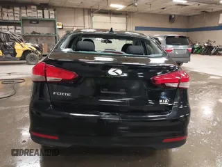 2017 Kia Forte LX z VIN 3KPFK4A74HE016955, wystawiony jako IAAI lot #41790804 z przebiegiem 173 379 mil mil oraz . Historia ofert i sprzedaży dostępna na DreamBid. Obrazek 17.
