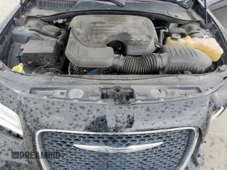 2016 Chrysler 300 Anniversary Edition z VIN 2C3CCAAG7GH308136, wystawiony jako Copart lot #57340815 z przebiegiem 135 788 mil mil oraz Szkoda całkowita • Salvage title. Historia ofert i sprzedaży dostępna na DreamBid. Obrazek 11.