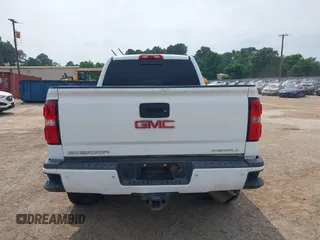 2015 GMC Sierra 2500HD Denali z VIN 1GT120E89FF190917, wystawiony jako IAAI lot #42271537 z przebiegiem 149 307 mil mil oraz . Historia ofert i sprzedaży dostępna na DreamBid. Obrazek 17.