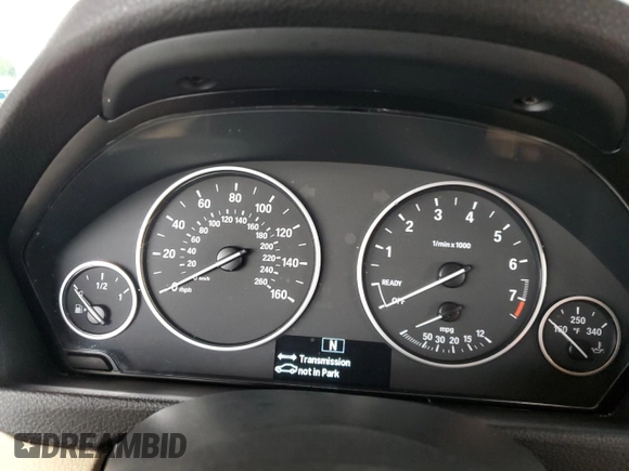 2016 BMW 3 Series 320i xDrive z VIN WBA8E5G55GNT41469, wystawiony jako Copart lot #56165005 z przebiegiem Nie podano mil oraz Czysty tytuł • Clean title. Historia ofert i sprzedaży dostępna na DreamBid. Obrazek 9.