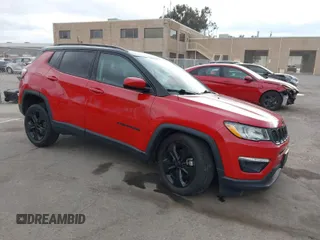 2021 Jeep Compass Latitude z VIN 3C4NJDBB4MT603079, wystawiony jako IAAI lot #41783278 z przebiegiem 65 328 mil mil oraz . Historia ofert i sprzedaży dostępna na DreamBid. Obrazek 1.