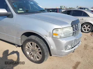 2011 Lincoln Navigator z VIN 5LMJJ2H56BEJ08330, wystawiony jako IAAI lot #41668494 z przebiegiem 266 944 mil mil oraz . Historia ofert i sprzedaży dostępna na DreamBid. Obrazek 13.