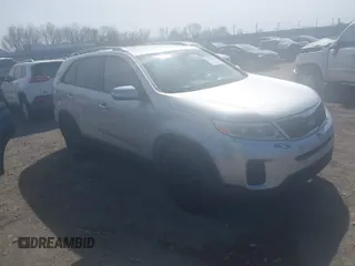 2014 Kia Sorento LX with VIN 5XYKT4A73EG492415, listed as a IAAI auction lot 41875320 with 189,293 mi miles and . Bid and sale history available at carsss.com. Image 1.