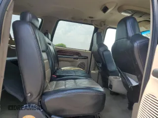 2005 Ford Excursion Eddie Bauer z VIN 1FMSU45P25EA74441, wystawiony jako Copart lot #64577505 z przebiegiem 253 179 mil mil oraz Czysty tytuł • Clean title. Historia ofert i sprzedaży dostępna na DreamBid. Obrazek 11.