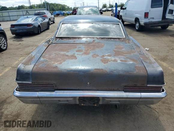 1966 Chevrolet Caprice z VIN 166476N106864, wystawiony jako Copart lot #63774254 z przebiegiem 78 641 mil mil oraz Czysty tytuł • Clean title. Historia ofert i sprzedaży dostępna na DreamBid. Obrazek 6.