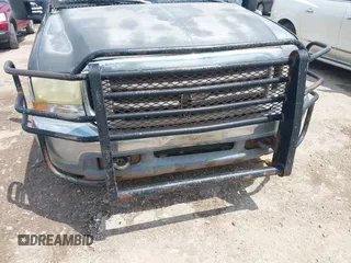 2003 Ford F-250 XL z VIN 1FTNW20L83EB89353, wystawiony jako IAAI lot #42127178 z przebiegiem 257 245 mil mil oraz . Historia ofert i sprzedaży dostępna na DreamBid. Obrazek 6.