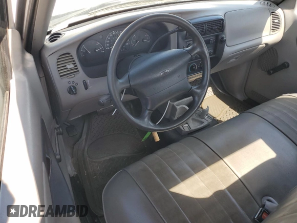 1997 Ford Ranger XL z VIN 1FTCR10U9VUB29897, wystawiony jako Copart lot #49851925 z przebiegiem 186 049 mil mil oraz Czysty tytuł • Clean title. Historia ofert i sprzedaży dostępna na DreamBid. Obrazek 8.